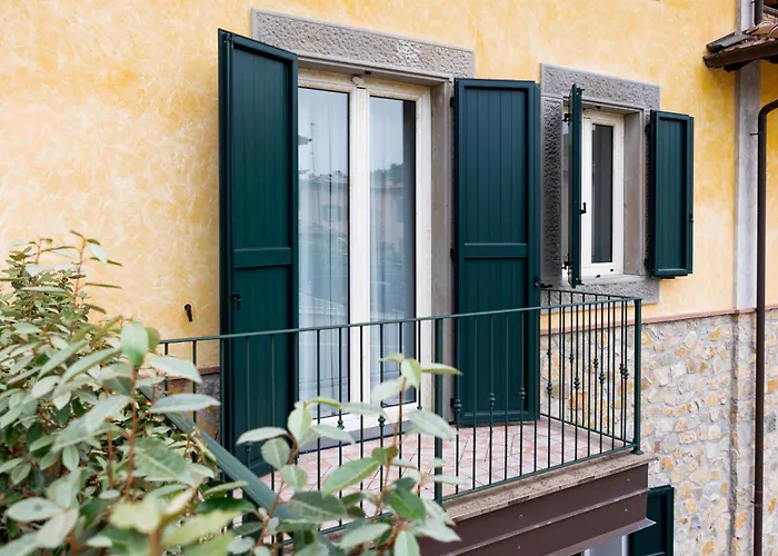 Lei RoomsBed and Breakfast